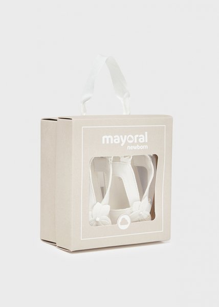 sandalia blanca con flor velcro