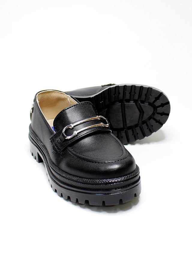 mocasín color negromate aplicación plata