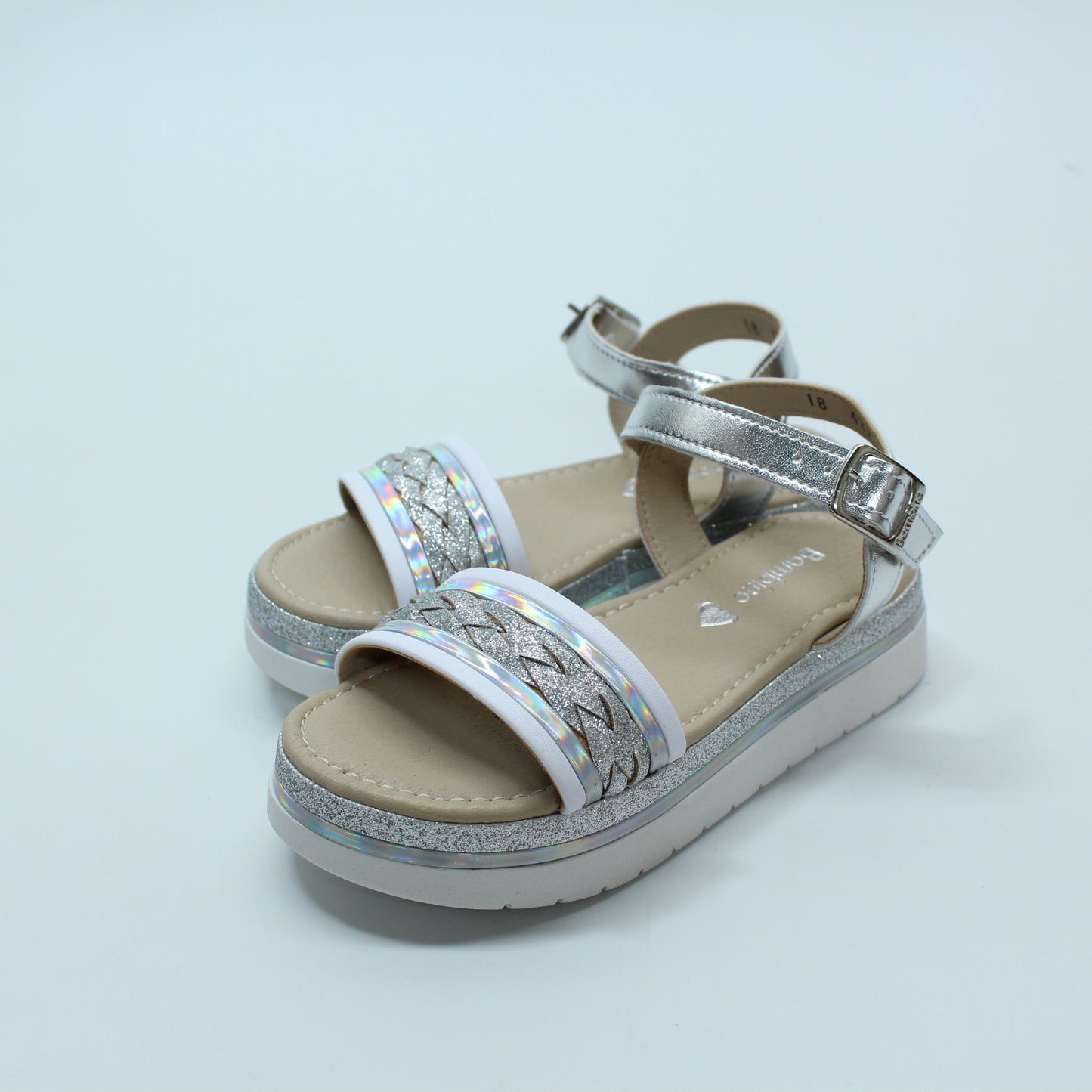 Huarache trenza plata, cierre con hebilla
