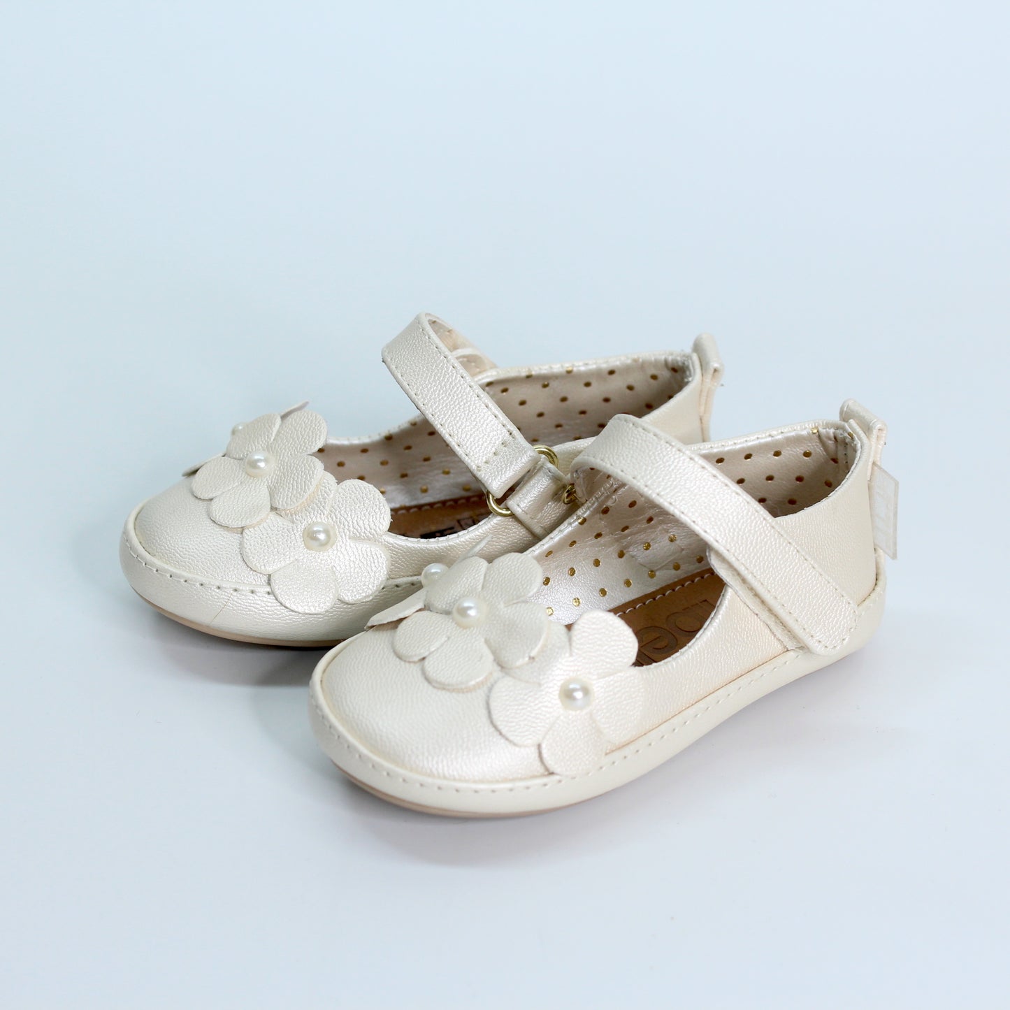 zapato color ivory cierre de velcro