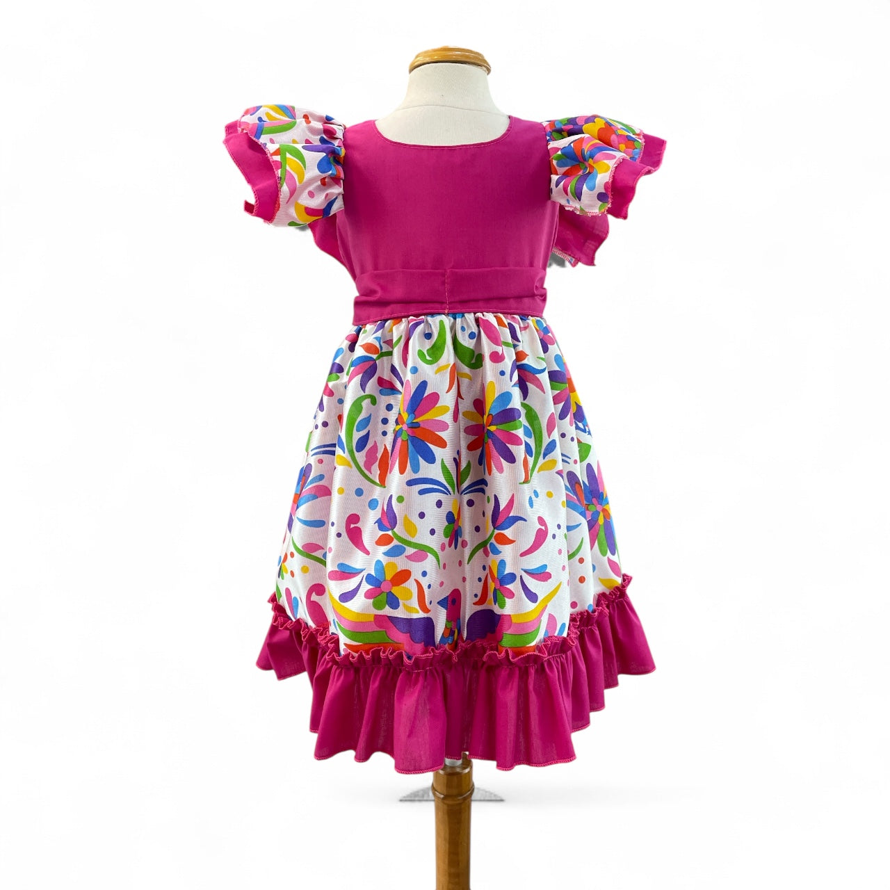 Vestido adelita, patrio manga escarola. peto magenta