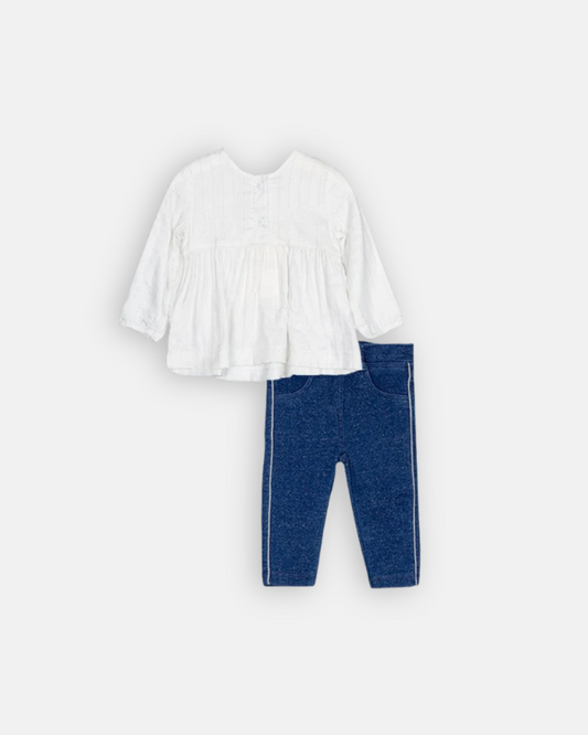 conjunto de camisa cuello redondo y pantalón de felpa