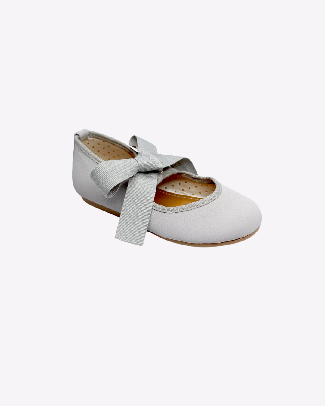 zapato color gris con moño de listón