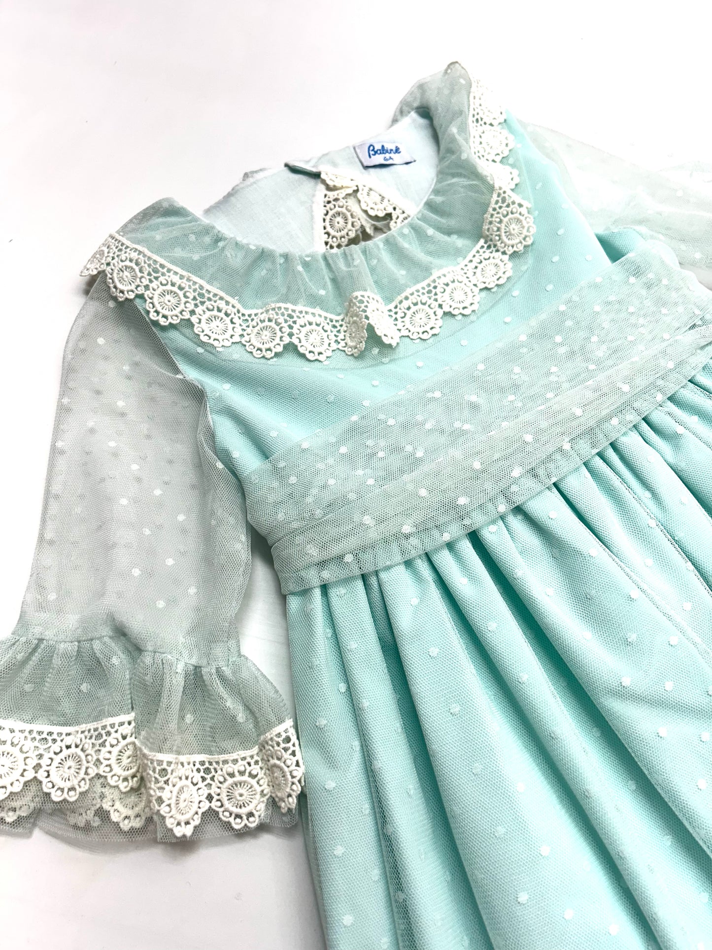 Vestido menta, tul, manga francesa