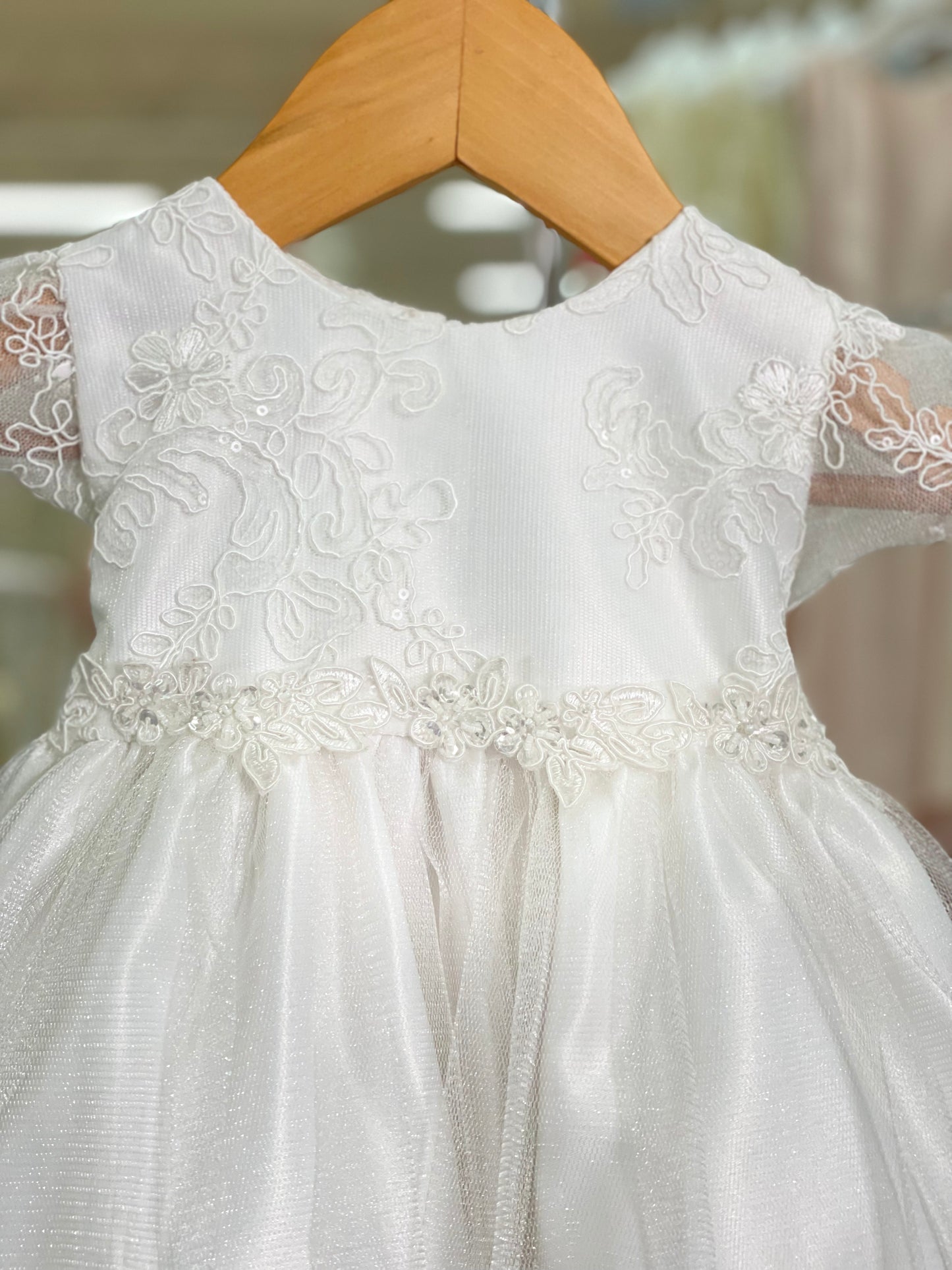vestido blanco 12 meses peto y lentejuela en la falda