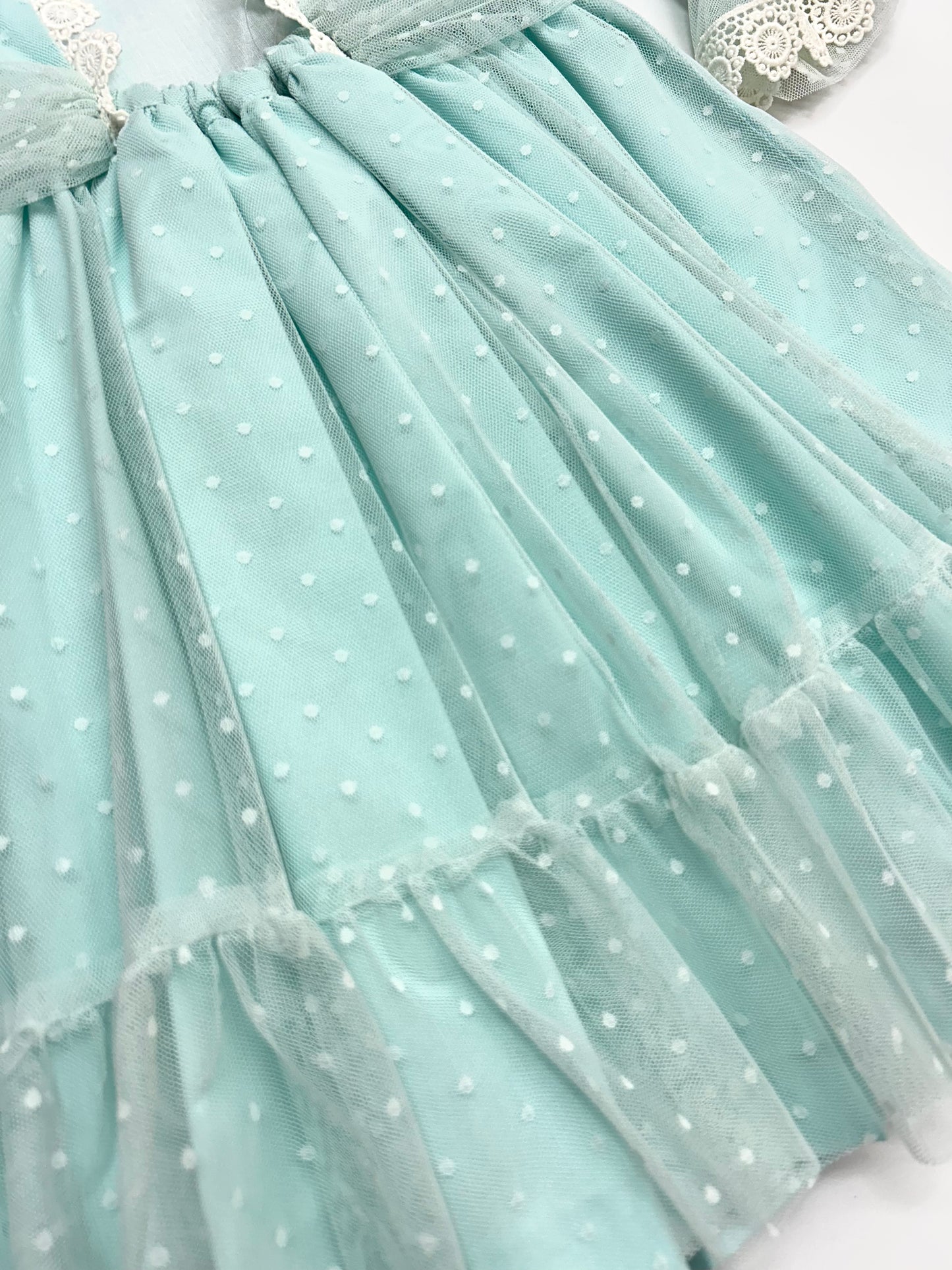 Vestido menta, tul, manga francesa