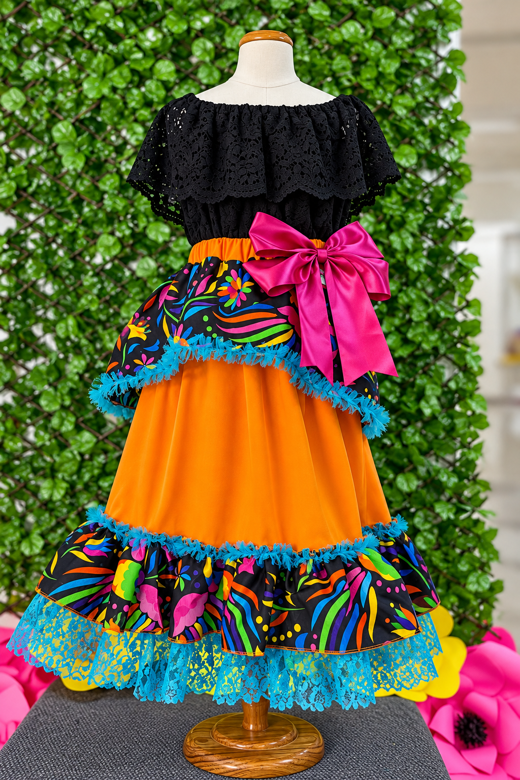 SET CATRINA BLUSAOLAN DE ENCAJE NEGRO Y FALDA OLANES COLORES