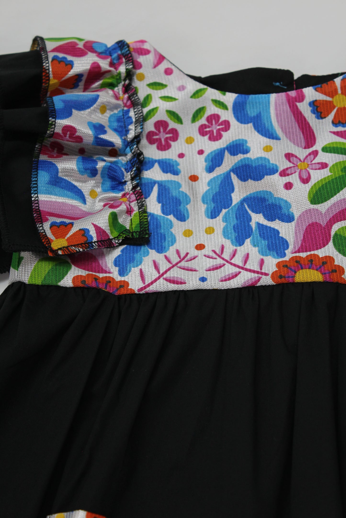 vestido patrio popelina negro peto flores colores azul, amarillo, verde