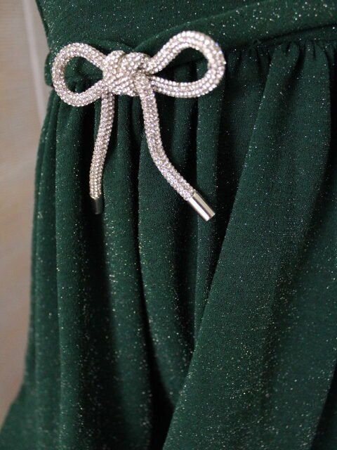 vestido verde con destellos metálicos