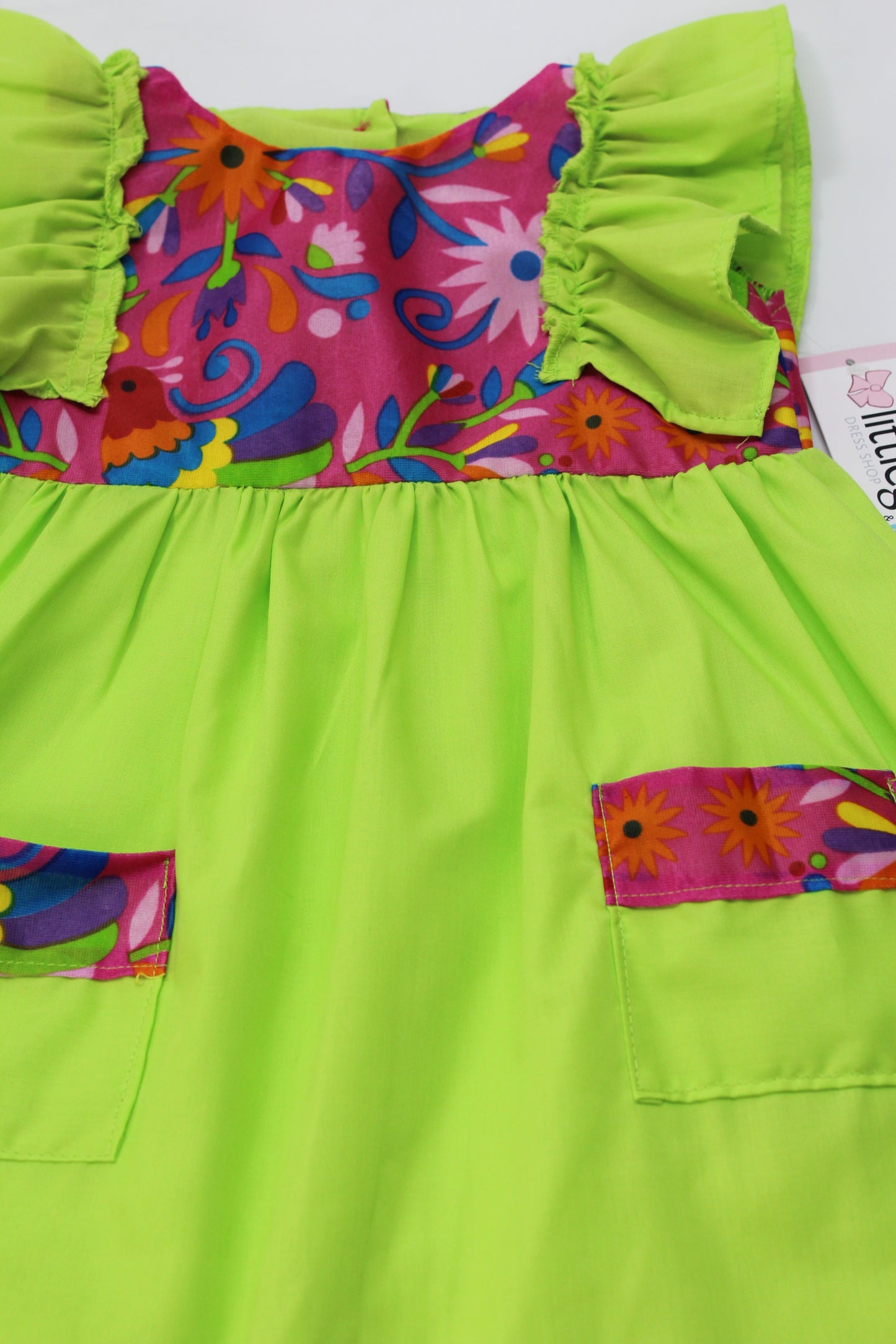 vestido patrio popelina verde limón con peto flores colores azul, amarillo, verde