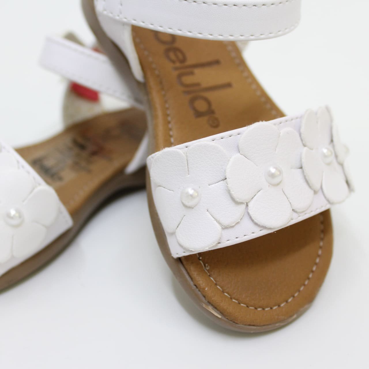 huarache color blanco con flores perla calada