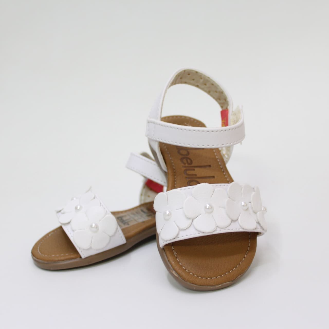 huarache color blanco con flores perla calada