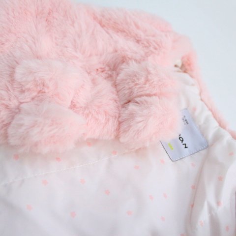chaleco de peluche rosa, botón 2 moños