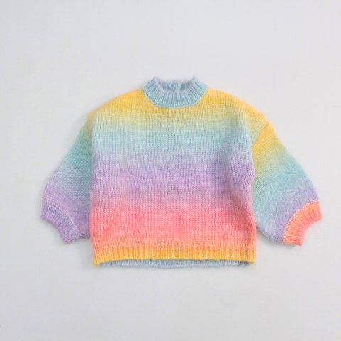 suéter de colores arcoiris para bebe