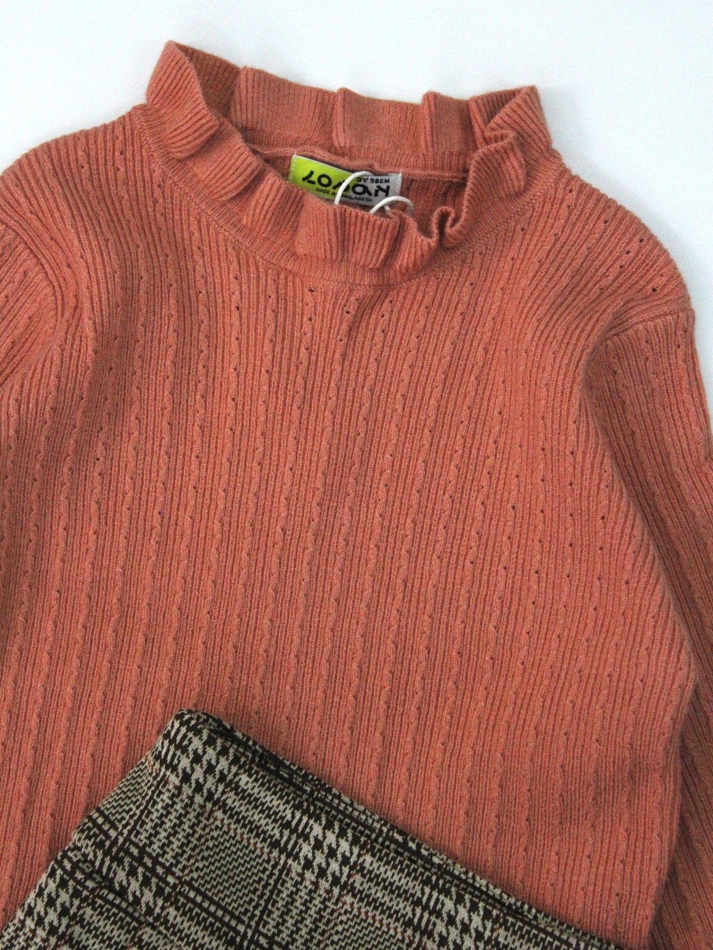 set falda a cuadros con blusa cuello ruffle