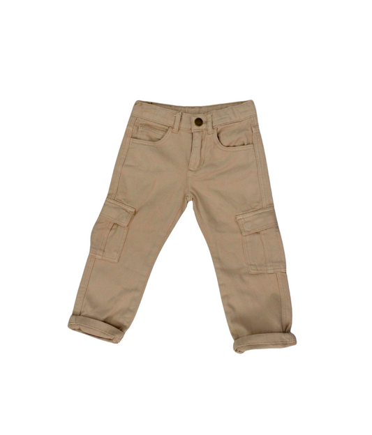 pantalón tipo jogger color beige
