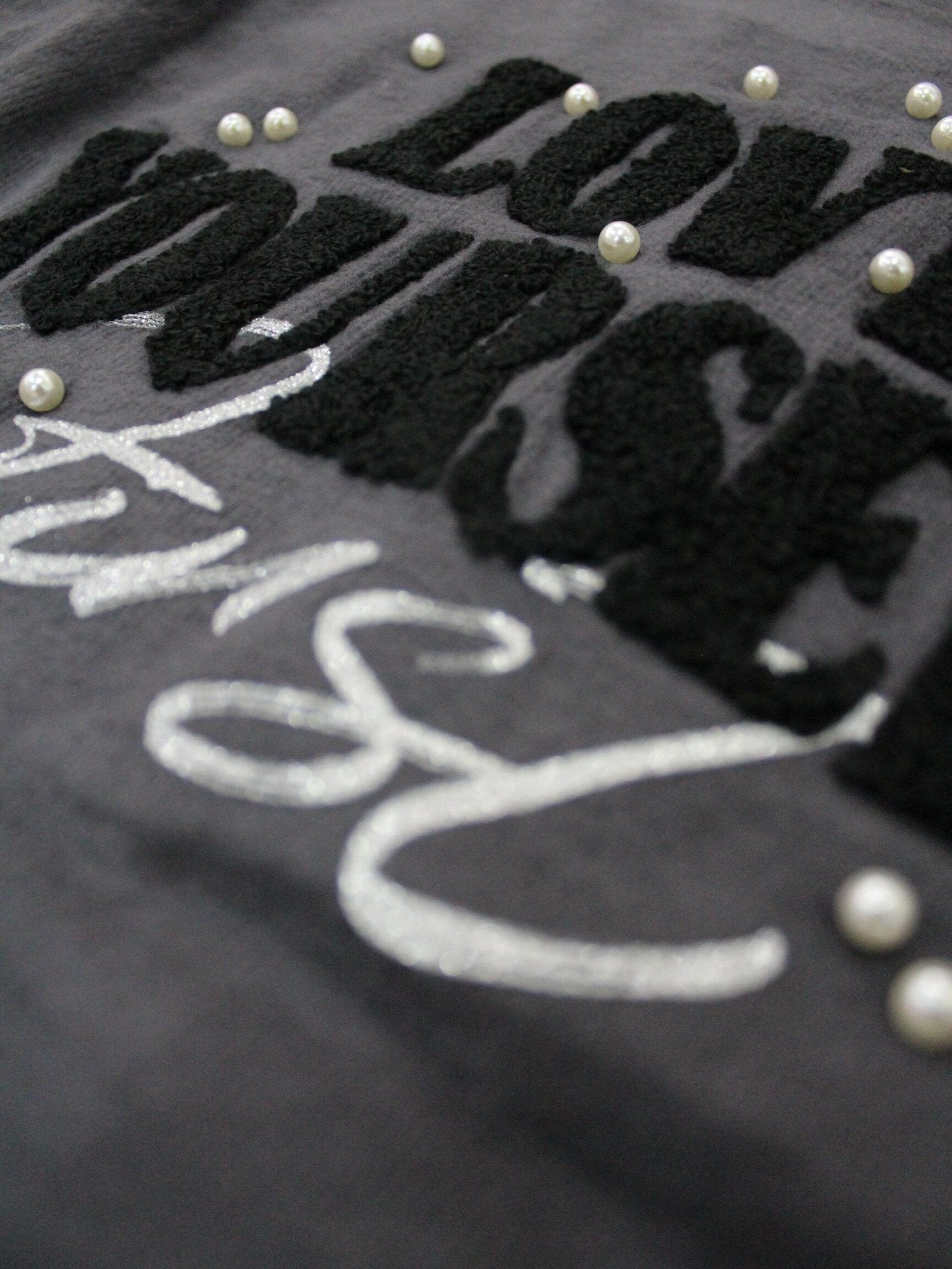 set sudadera gris y pantalón fleece negro