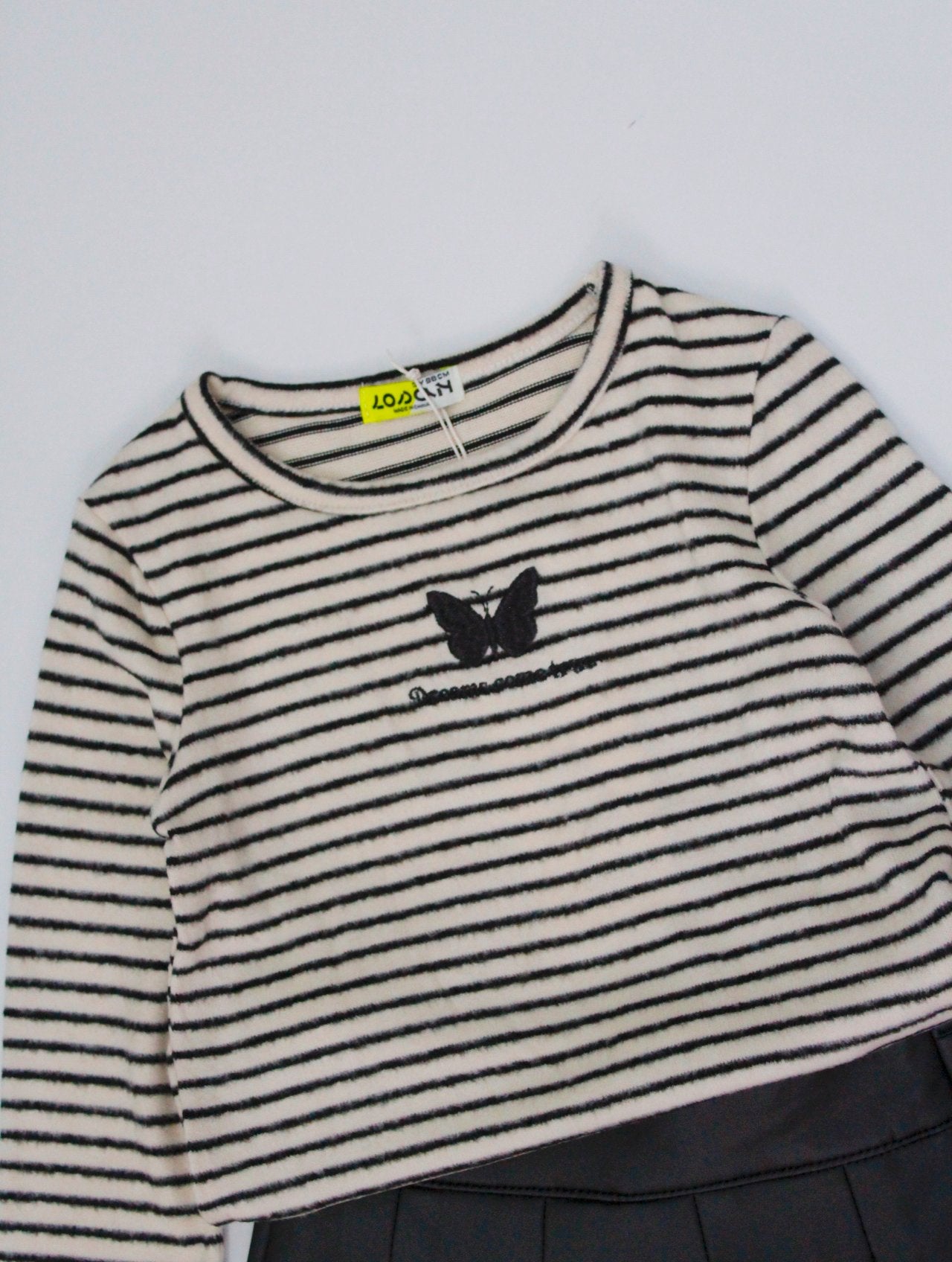 set camiseta con falda de cuero sintético color negro