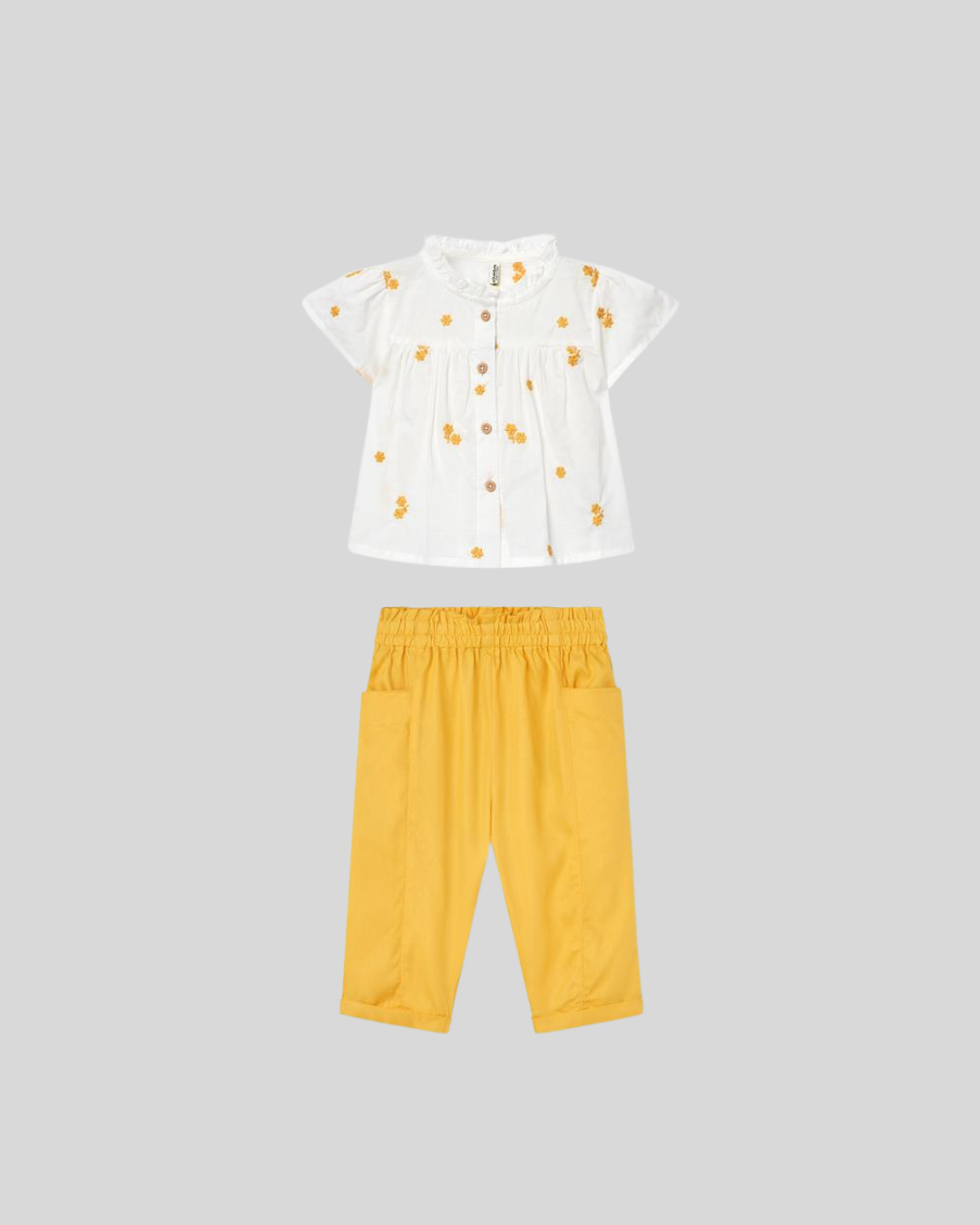 Conjunto pantalon y blusa blanca con flores