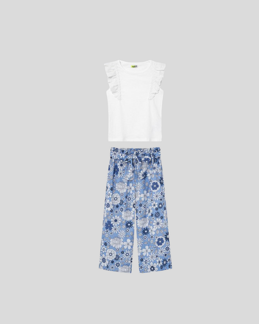 Set blusa blanca y falda de flores azules