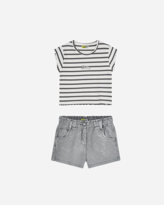 Set blusa a rayas y short mezclilla con destellos plata
