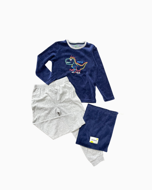pijama azul de terciopelo. print dinosaurio