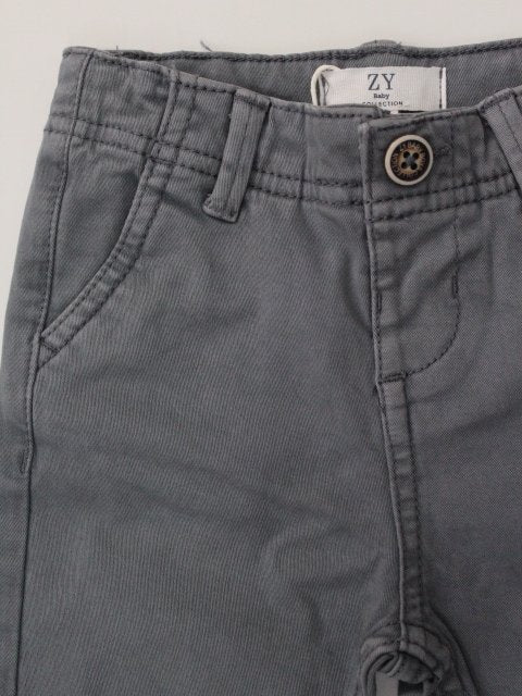 pantalón básico estilo chino. color gris