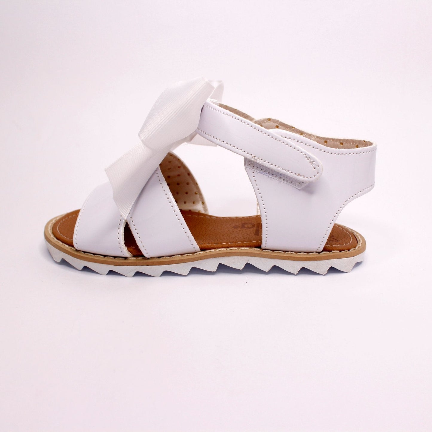 huarace blanco con liston y suela blanca