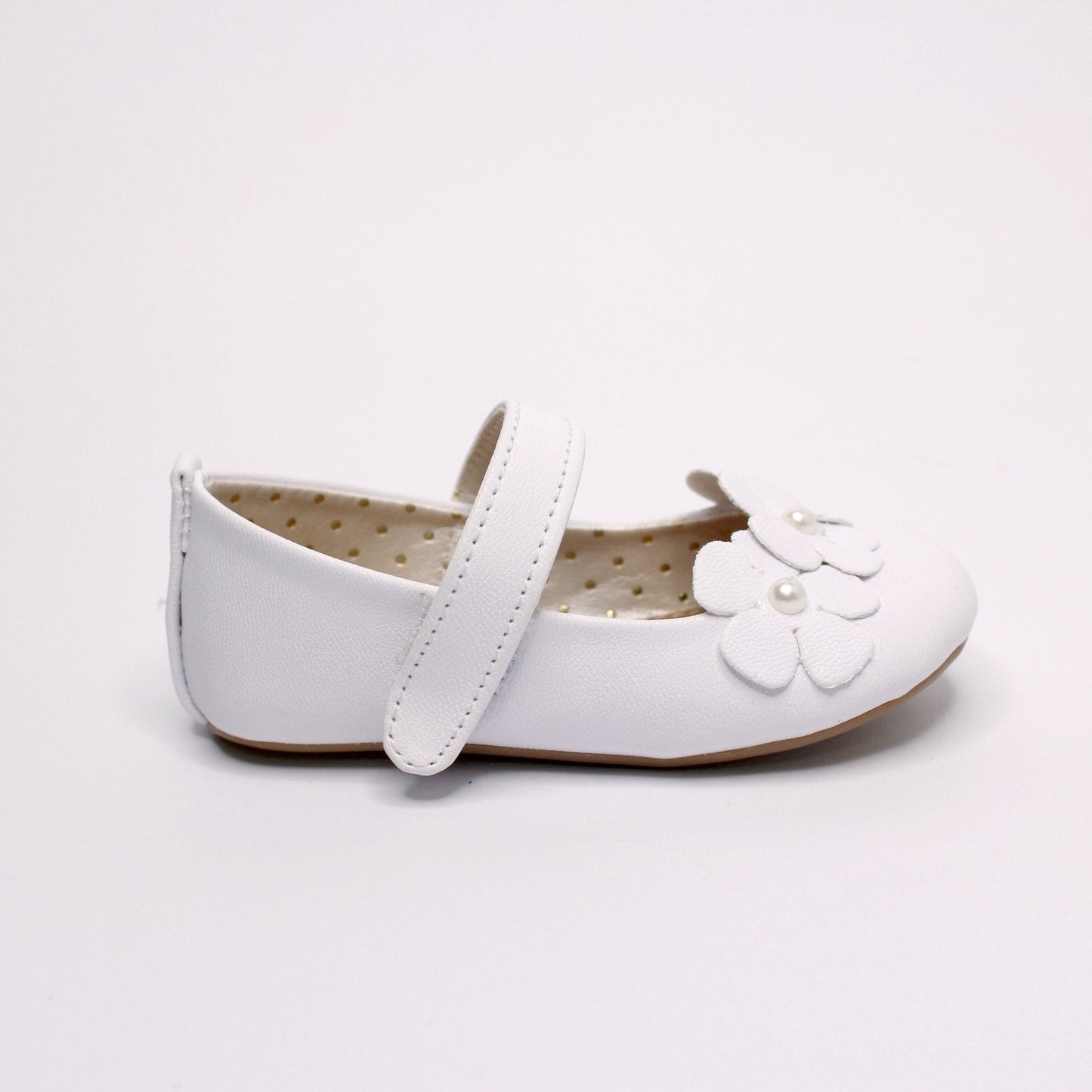 zapato color blanco cierre de velcro