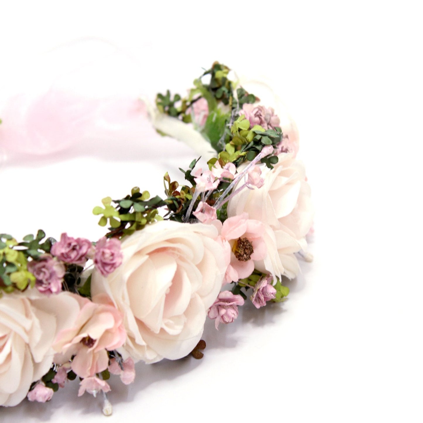 corona de flores grandes con listón rosa