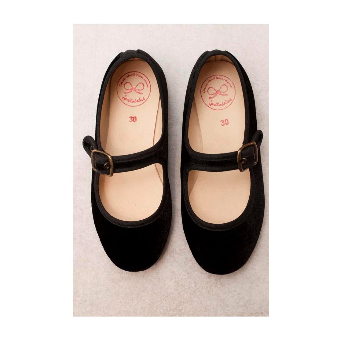 zapato negro de terciopelo