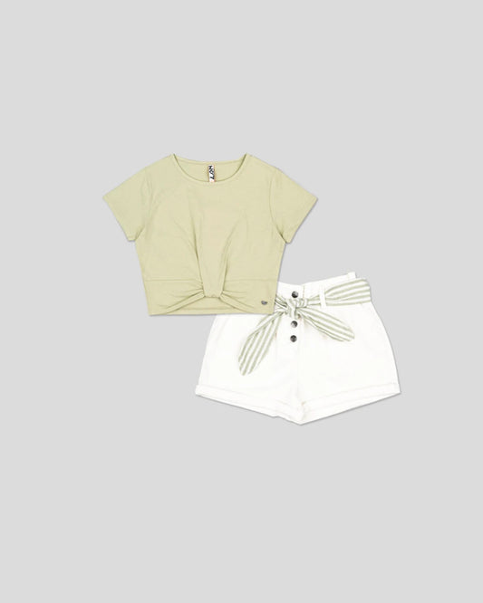 set 2 piezas short denim blanco camiseta nudo verde olivo