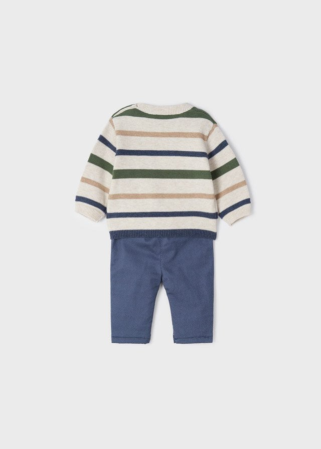conjunto sudadera a rayas y pantalón