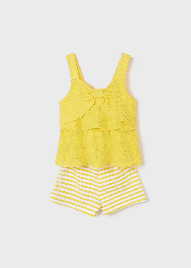 conjunto short a rayas y blusa olanes amarilla