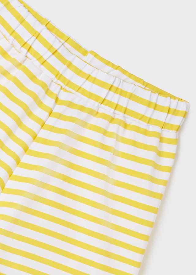 conjunto short a rayas y blusa olanes amarilla