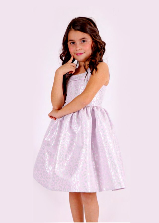 vestido color lila con animal print metálico