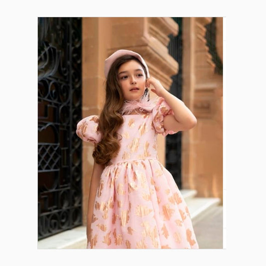 vestido rosa con manchas doradas