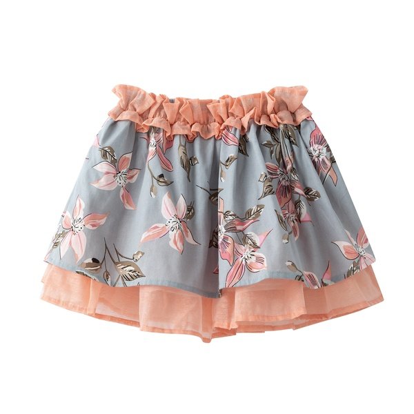 set de falda floreada y blusa blanca