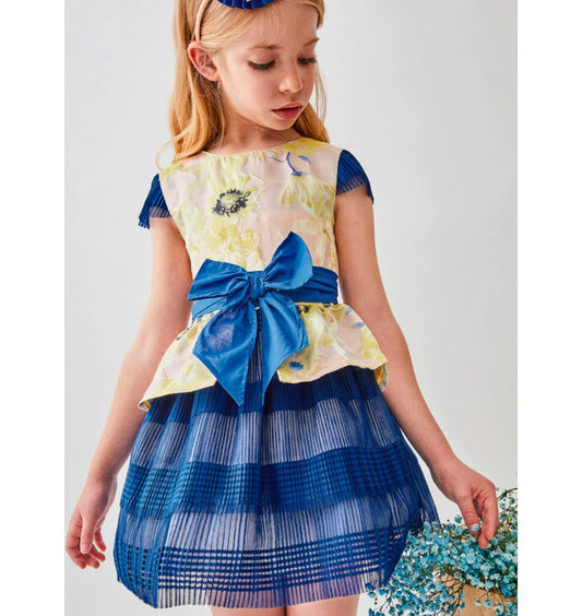 Vestido de volantes y manga corta de suave tul en tablitas