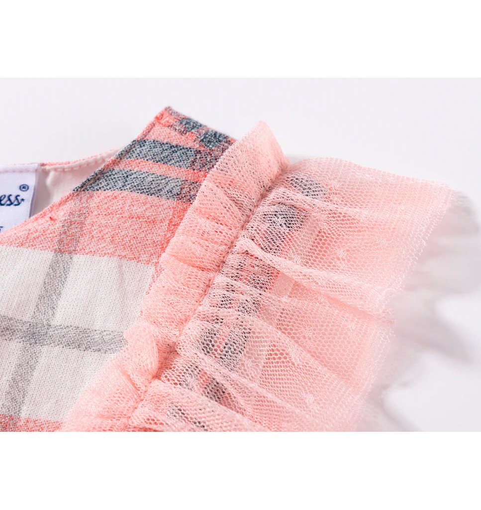 vestido a cuadros, dos olanes y detalles en tul