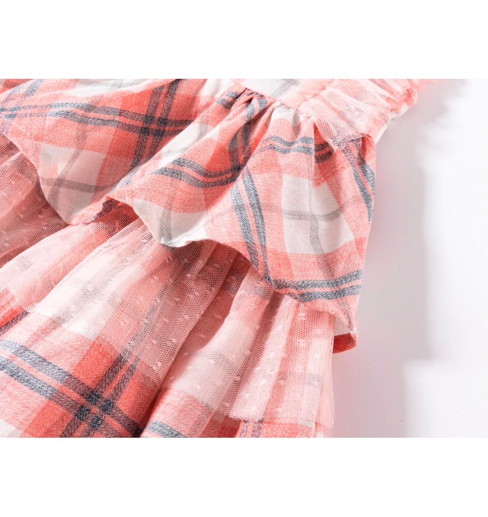 vestido a cuadros, dos olanes y detalles en tul