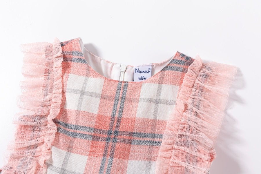 vestido a cuadros, dos olanes y detalles en tul