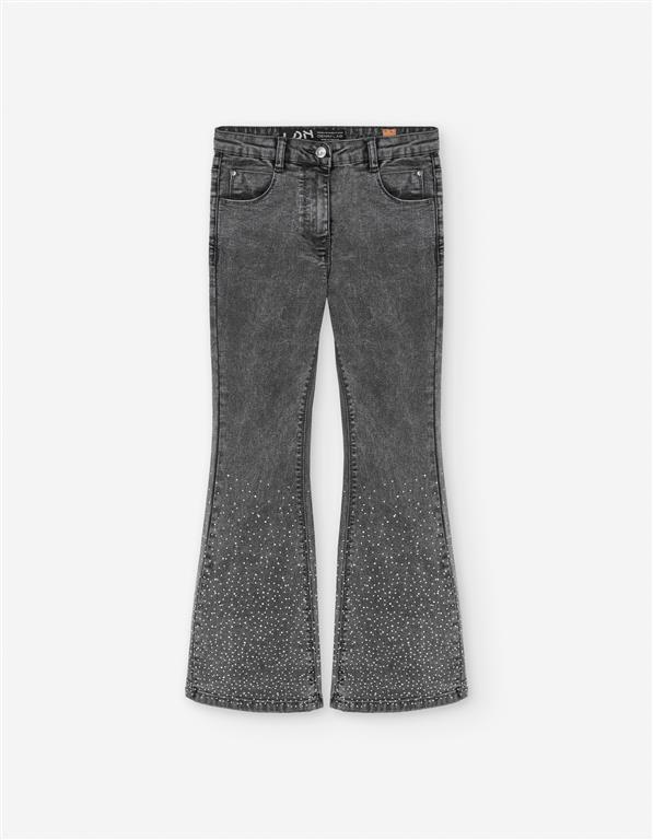 Conjunto sweater chenille gris obscuro y pantalon denim campanas