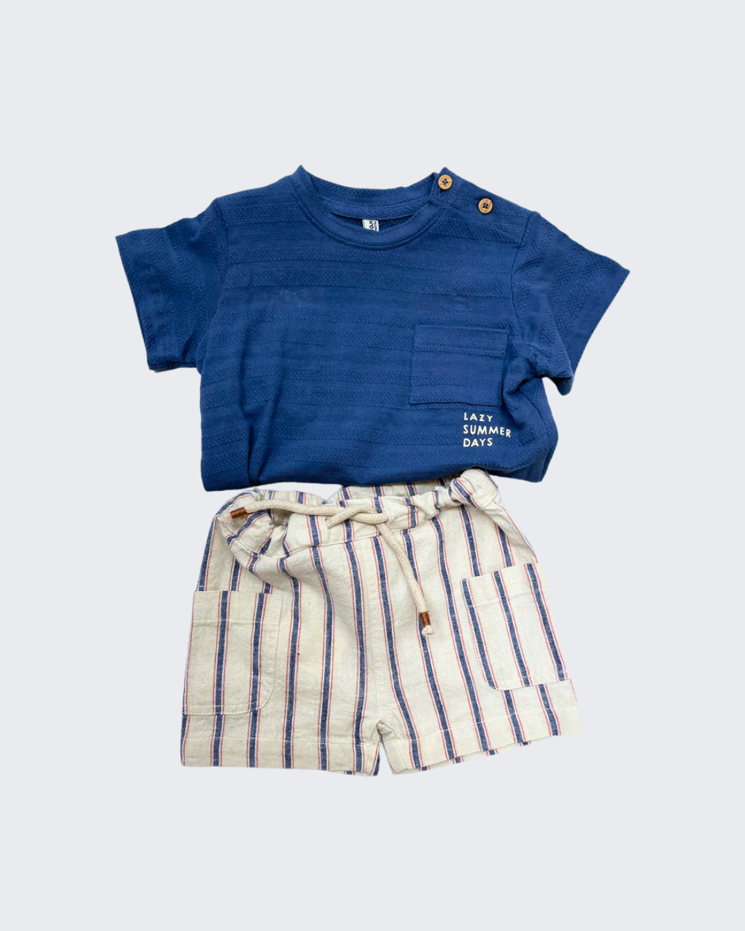 Set camiseta azul, lazy summer, short rayas crudo
