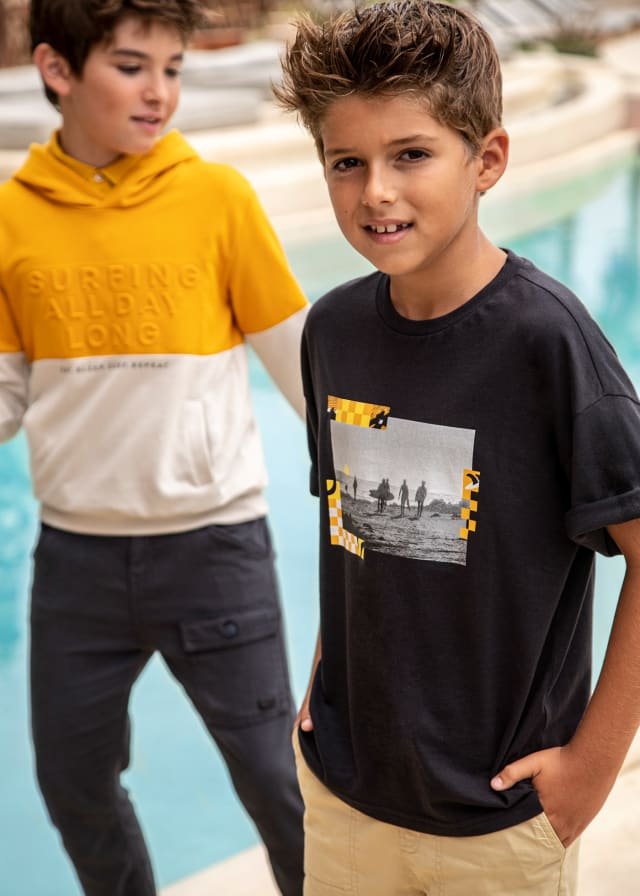 camiseta color negro para niño