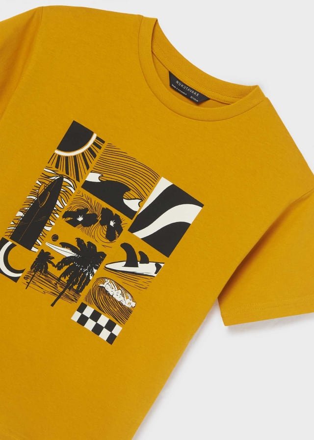 camiseta color mostaza estampado surf