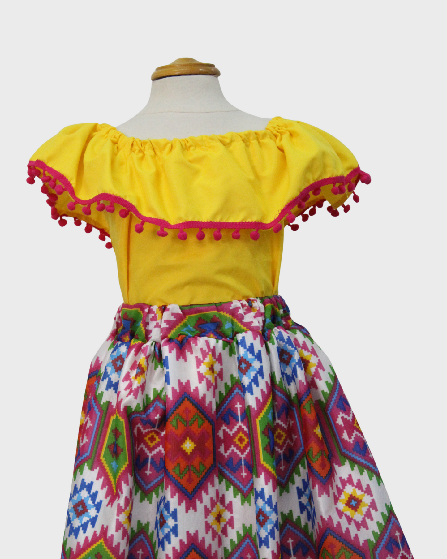 Set Patrio Falda Adelita , Blusa Campesina Amarillo con Olan Pompon