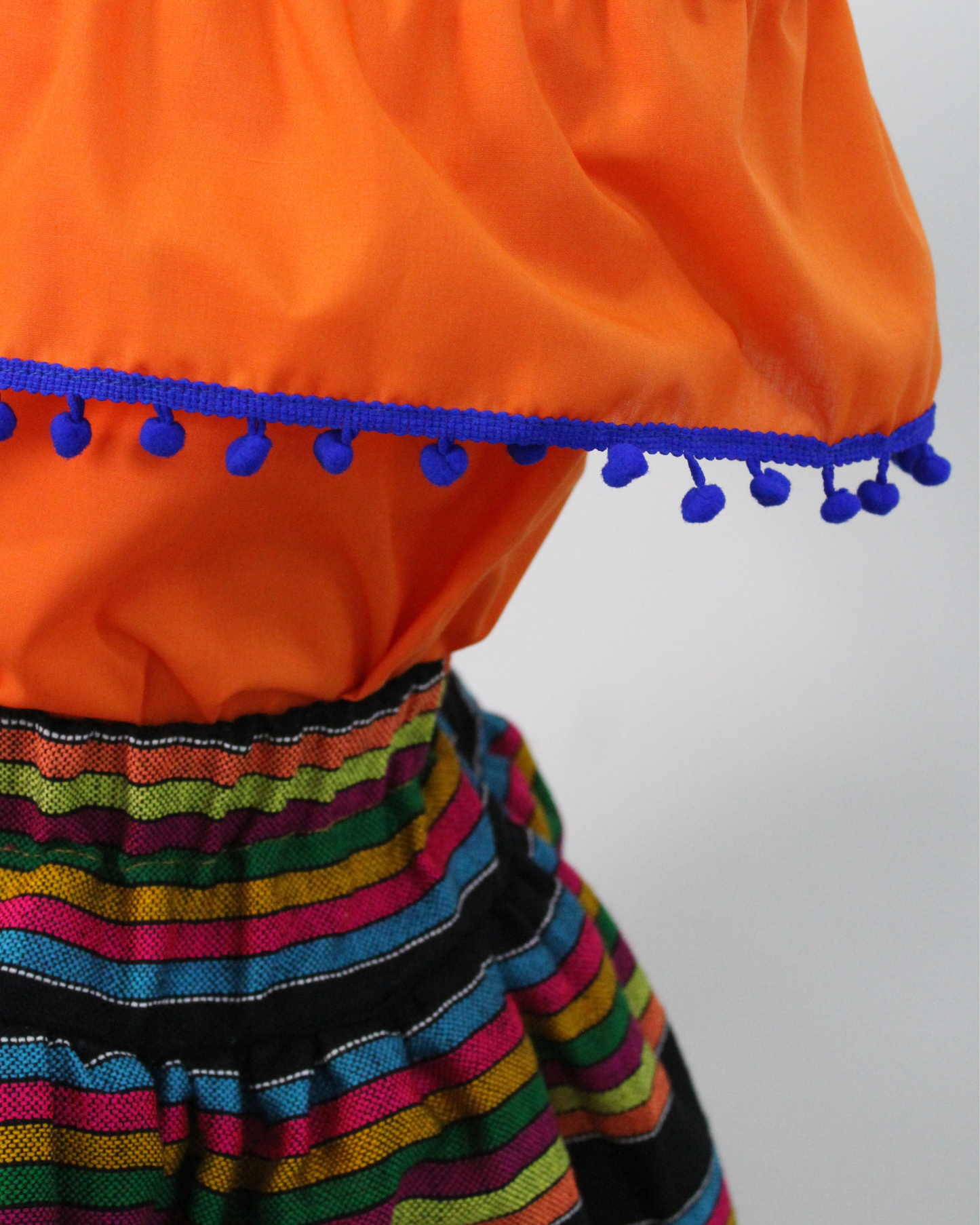 Set Patrio Falda Tipo TuTu Cambaya Rayas y Blusa Campesina Narajna con Pompones Azul rey