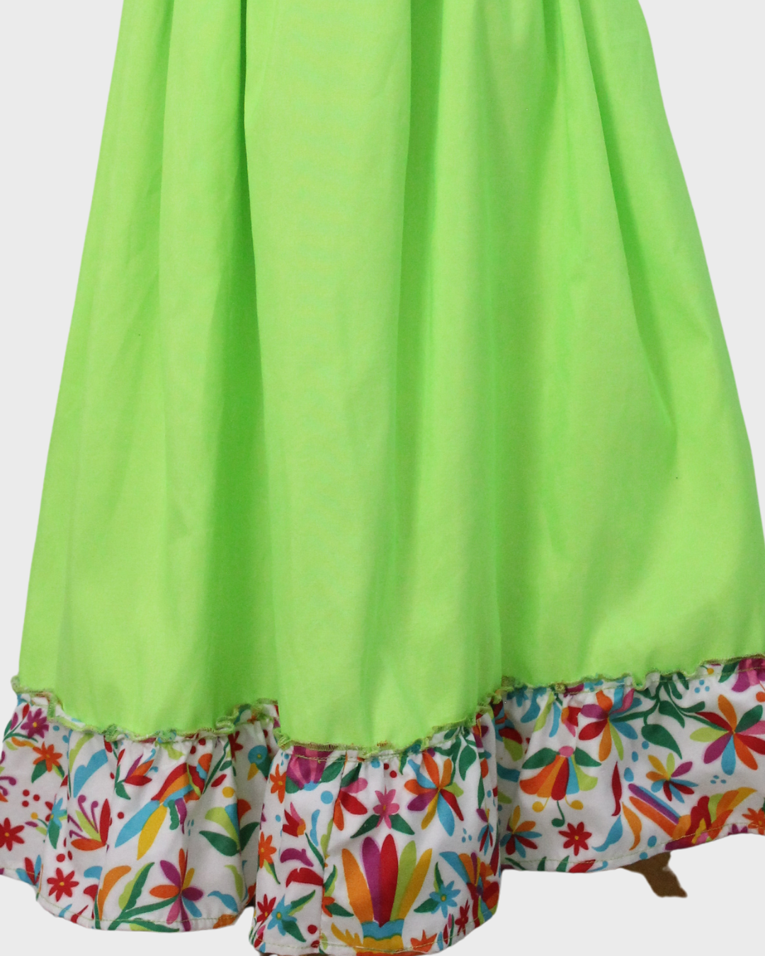 Set Patrio Falda Adelita, Blusa Campesina Color Verde Fluorescente con Olan
