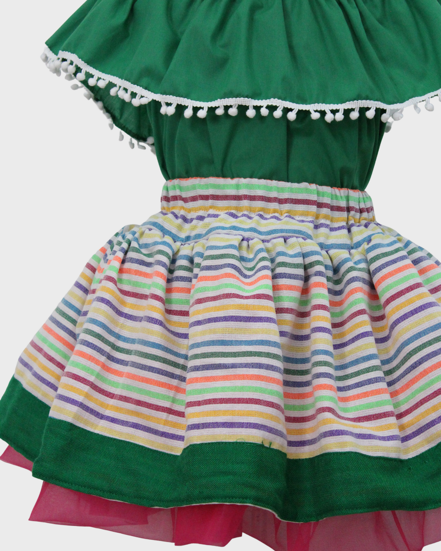 Set Patrio Falda Tipo TuTu Cambaya Rayada y Blusa Campesina Verde Pompones Blanco
